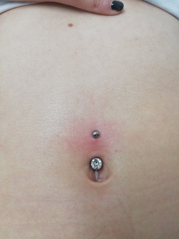 Piercing del ombligo con joyeria