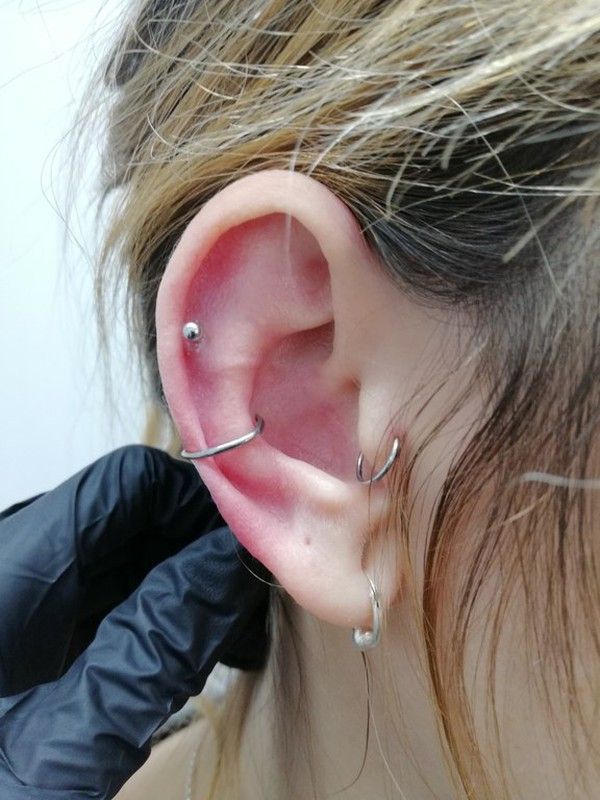 Conch piercing cartilago