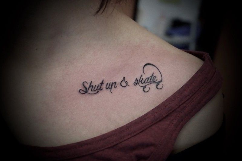 Tatuaje pequeño caligrafía
