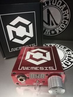 Fuente de alimentación para tatuar NEMESIS