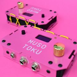 Fonte de alimentação rosa Musotoku edição limitada