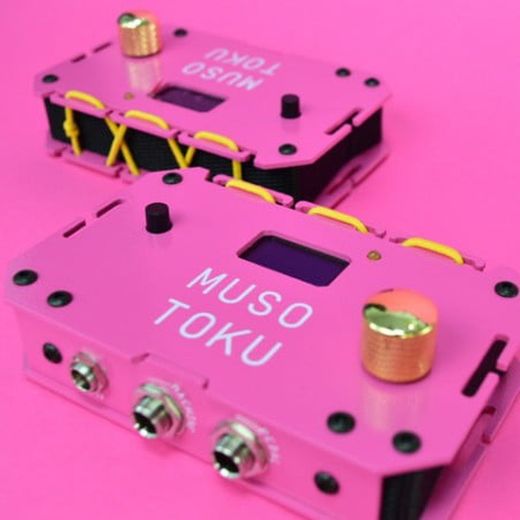 Fonte de alimentação rosa Musotoku edição limitada