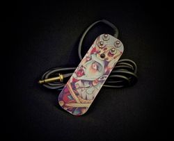 Pedal plano con diseño con función mantenido